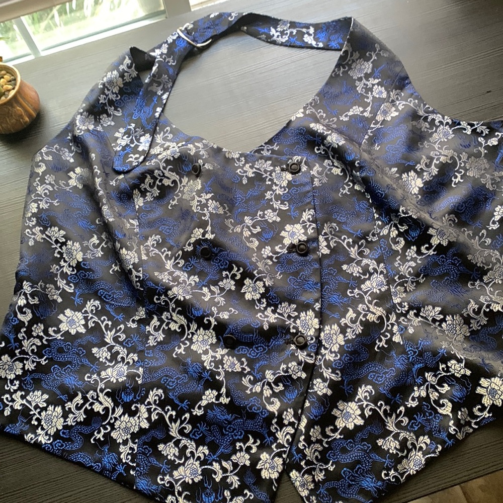 5/$25. Lane Bryant Collection Black & Blue Chinese Dragon Vest Sz 24